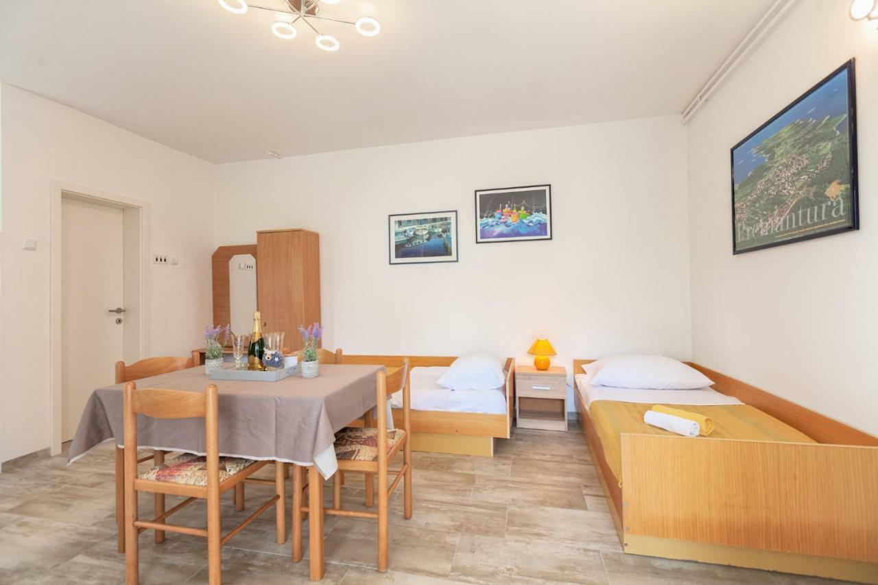 Apartment Ema Премантура Екстериор снимка