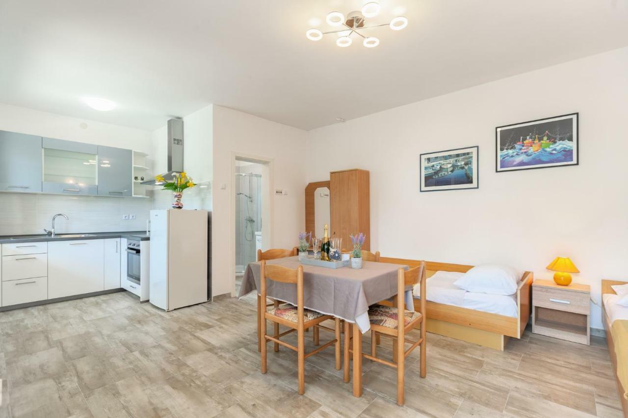 Apartment Ema Премантура Екстериор снимка